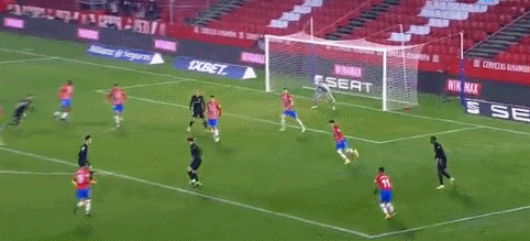 [NBA]东契奇借挡拆突破 招牌歪身骑马射箭