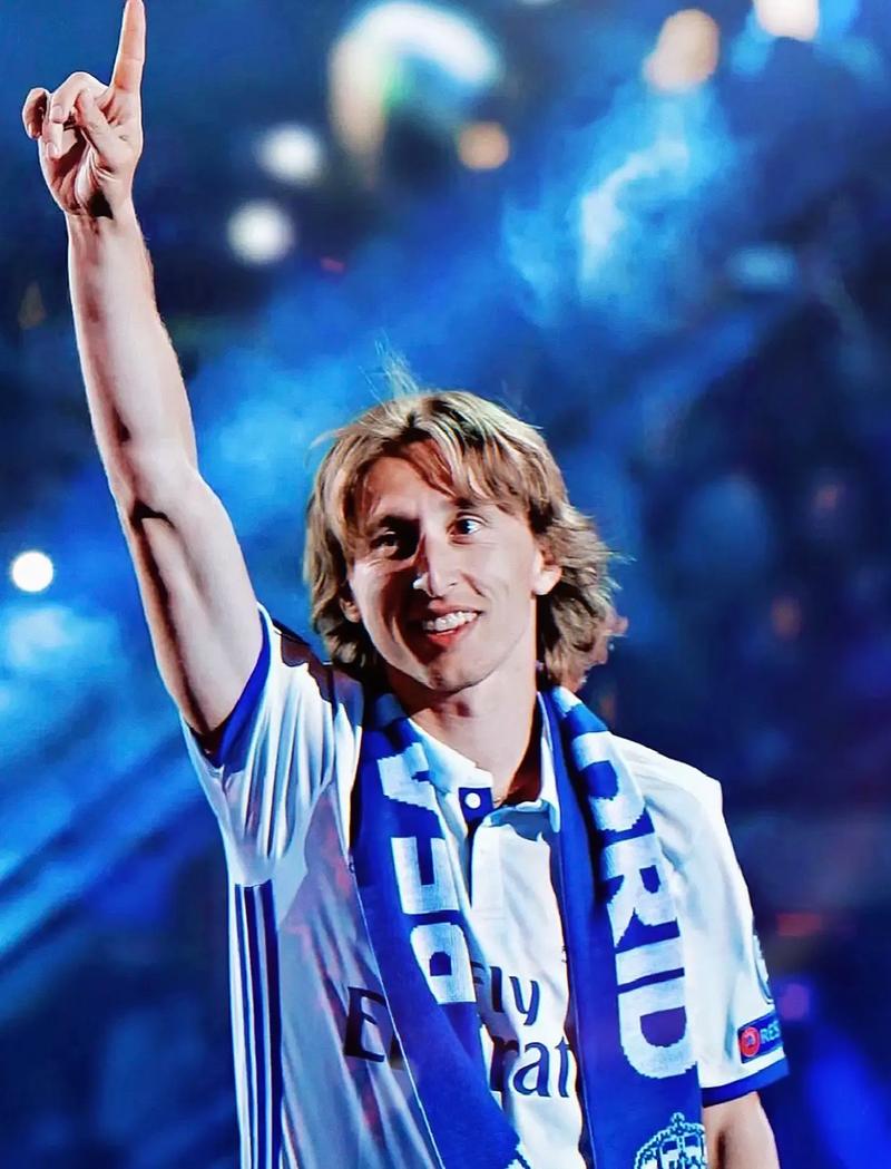 两粒禁区外欧冠进球被拿来与皮耶罗比较，福登：我很荣幸